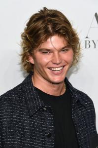 Jordan+Barrett+Cindy+Crawford+Candice+Swanepoel+lQNBFnQYd bl